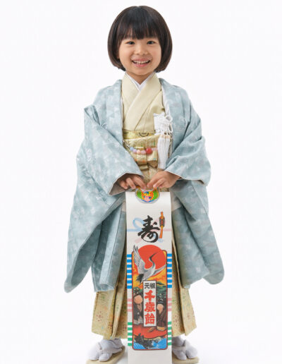 七五三５歳男の子立ち姿と千歳飴