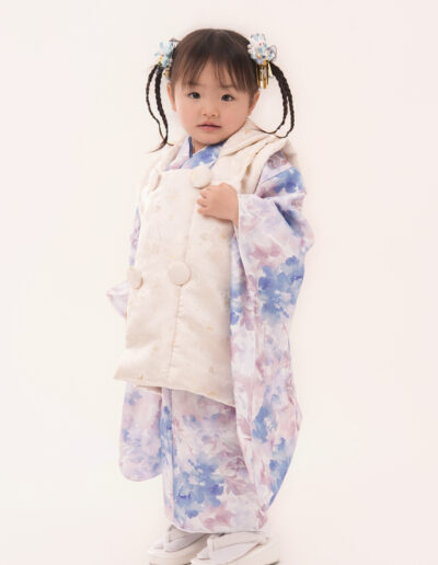 七五三３歳女の子立ち姿